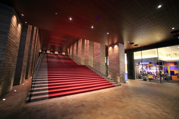 中之島フェスティバルタワー
イースト・ウエスト