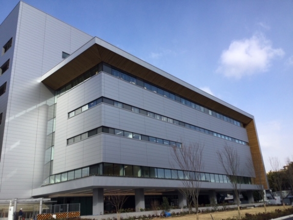 大阪大学医学部附属病院
統合診療棟