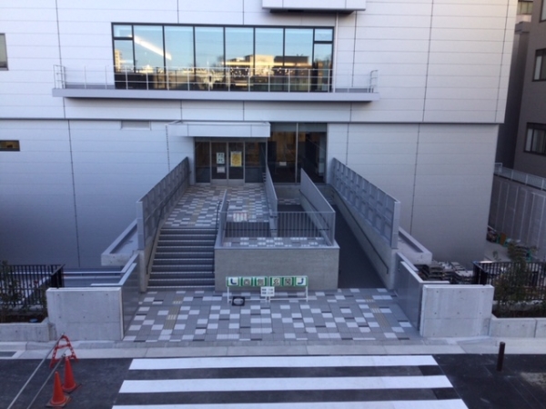 大阪大学医学部附属病院
統合診療棟