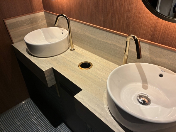 クオーツ心斎橋